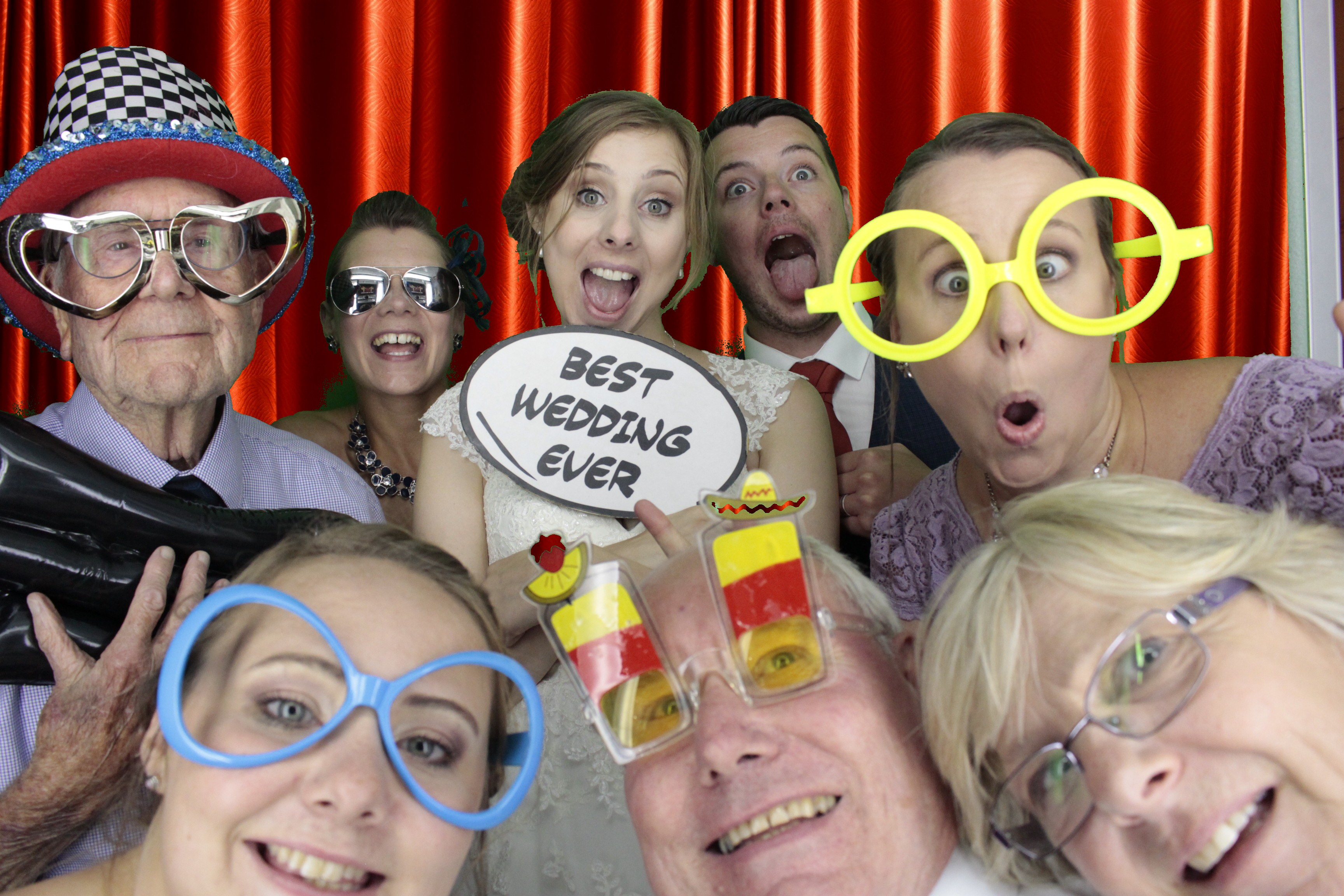 Mr & Mrs Brooks | View more photos from the event at gallery.myphotoboothexperience.co.uk/u/MyPhotoBoothExperienceLtd/Mr-Mrs-Brooks